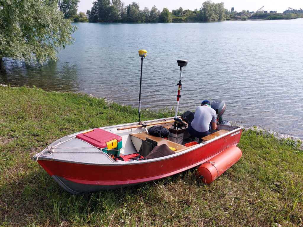 MONTAGGIO BARCA PER BATIMETRIA-01